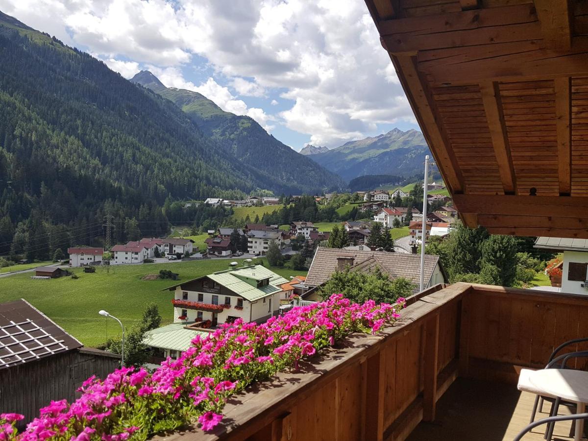 Haus Christaldo Bed and Breakfast Sankt Anton am Arlberg Exteriör bild