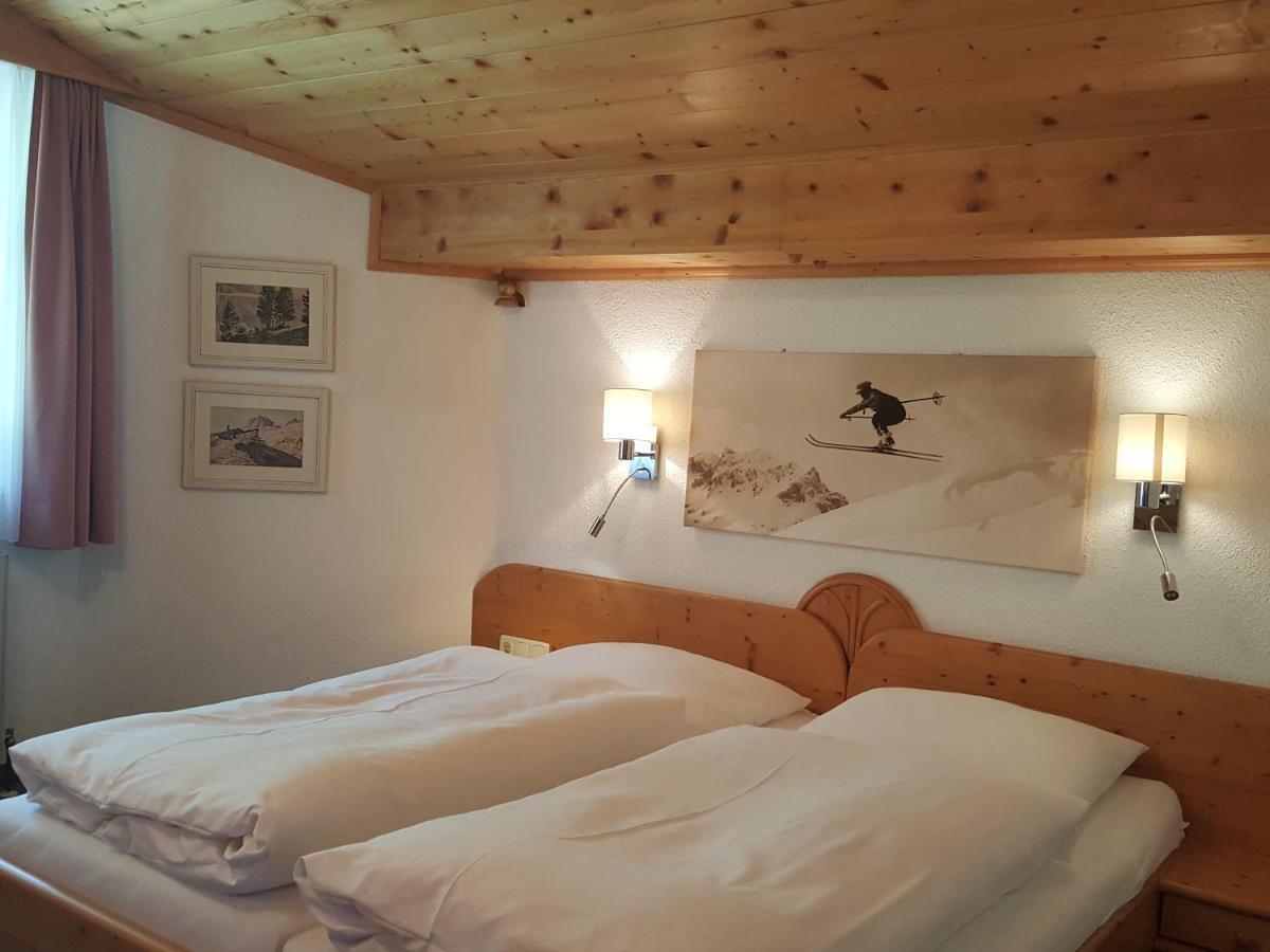 Haus Christaldo Bed and Breakfast Sankt Anton am Arlberg Exteriör bild